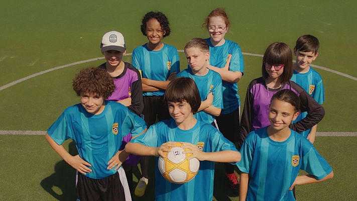 Telediario 1 - Se estrena 'Futbolísimos 2', que vuelve a juntar fútbol, aventura y amistad