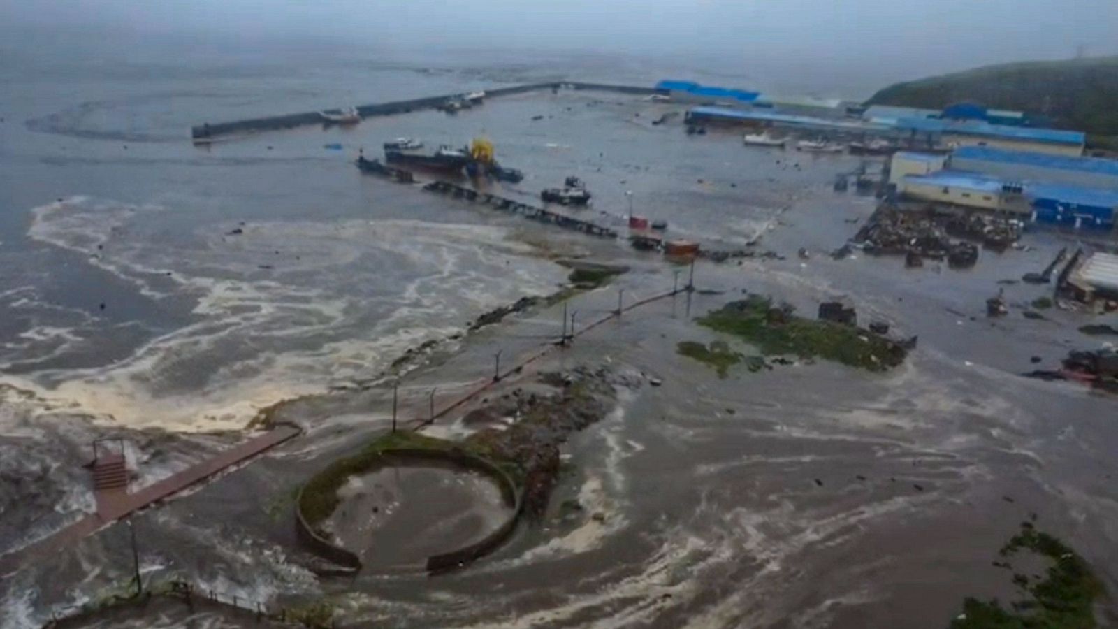 Una residente en Honolulú sobre el posible tsunami tras el terremoto ruso: “Alrededor de las 16h ha pasado de ser una alerta a ser una emergencia” | Ver