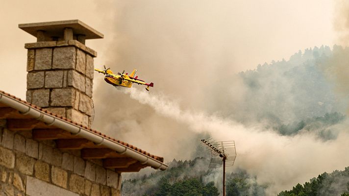 Telediario 1 - Continúan activos los incendios en la Sierra de Gredos abulense y Las Hurdes cacereñas