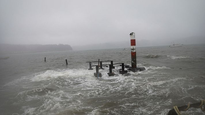 Telediario 2 - Del pánico a la calma: América responde con evacuaciones y alertas ante la amenaza de tsunami