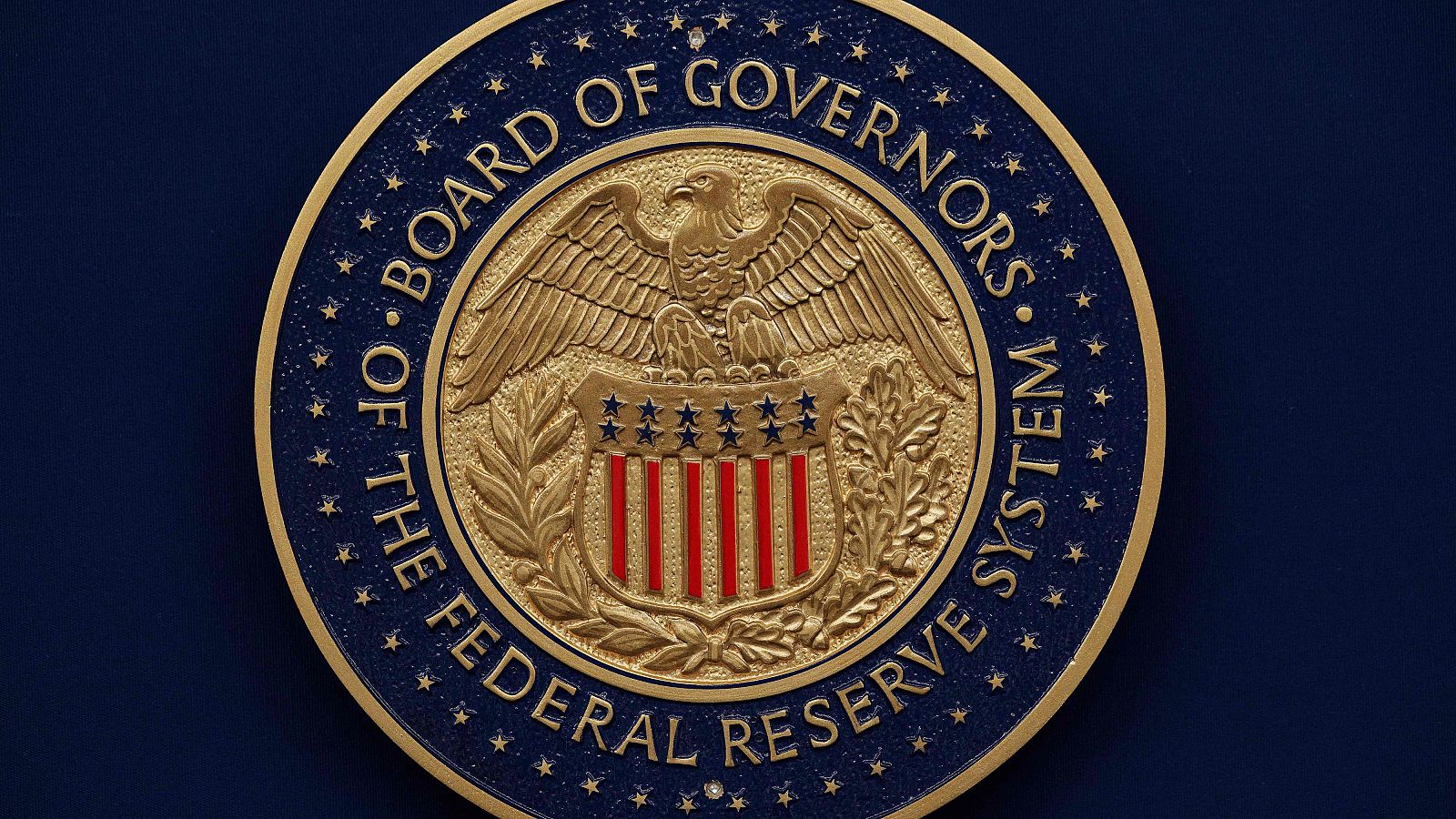 La Fed mantiene los tipos de interés entre el 4,25% y el 4,50% | Ver