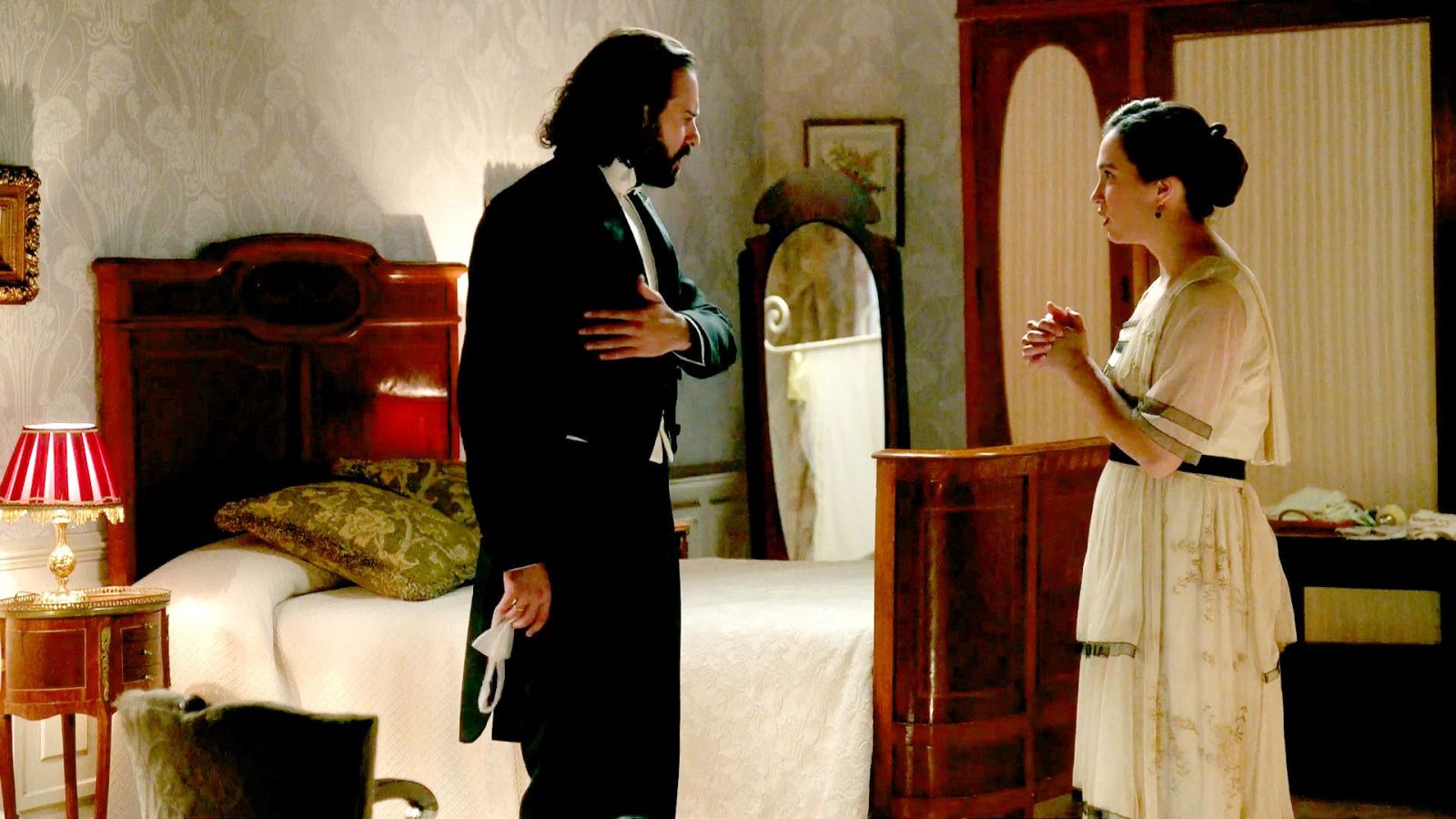 La Promesa - El peor momento del matrimonio de Catalina y Adriano - La promesa | Ver