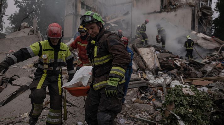 Telediario 2 - Rusia deja 16 muertos en un ataque masivo en Kiev