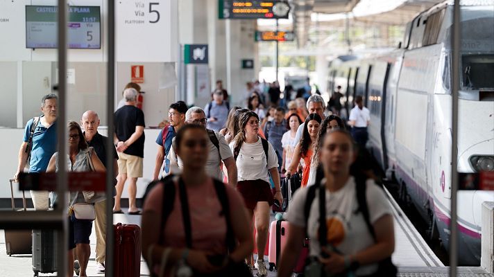  - 245.000 places amb origen o destinació la Comunitat en trens AVE i de llarga distància