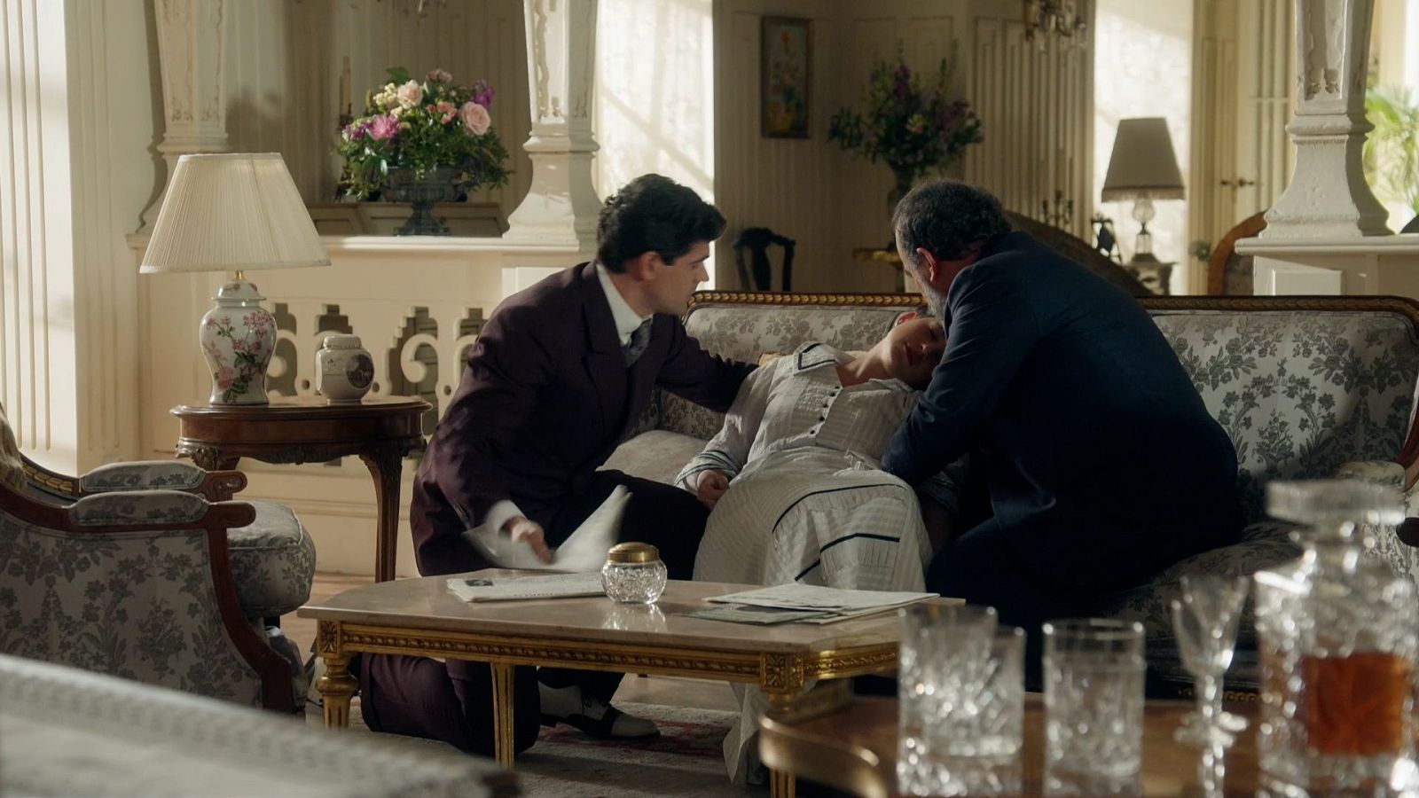 La Promesa - Martina se desmaya al observar el cuadro - La promesa | Ver