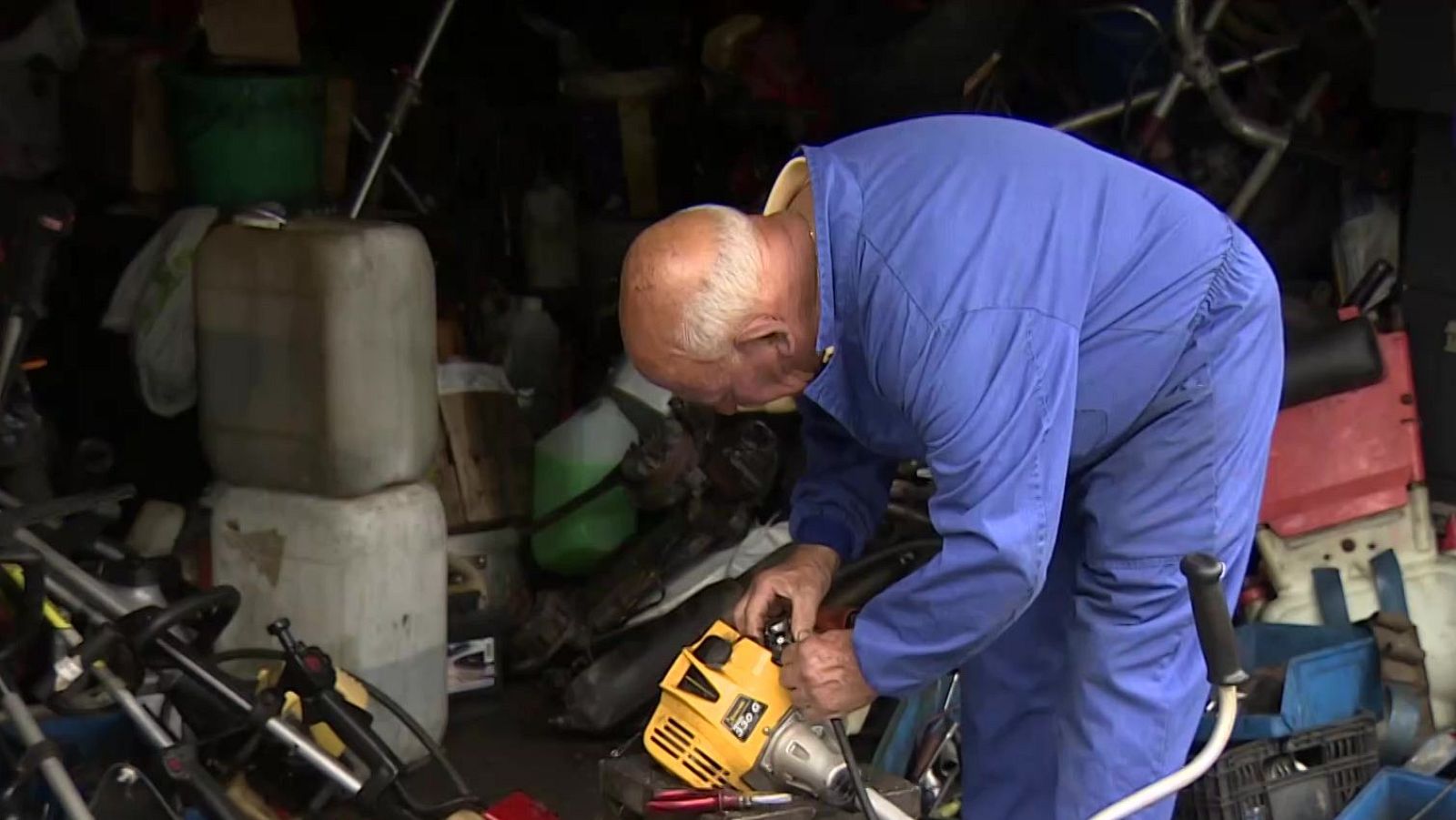 Trabajar pasados los 65 años: ¿Necesidad o vocación? | Ver