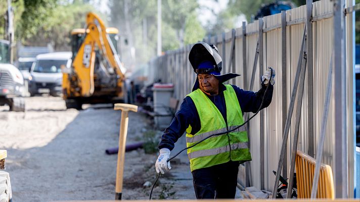 Telediario 1 - Turnos adaptados, descansos o hidratación: cómo prevenir los riesgos de trabajar en ola de calor