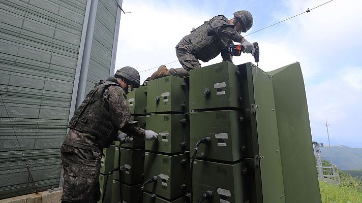 Telediario 2 - Corea del Sur desmantela los altavoces de propaganda contra Corea del Norte para reducir tensiones con Piongyang