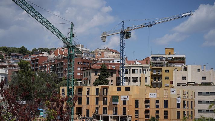 Telediario 1 - La compraventa de viviendas sube un 18% en junio y encadena doce meses al alza