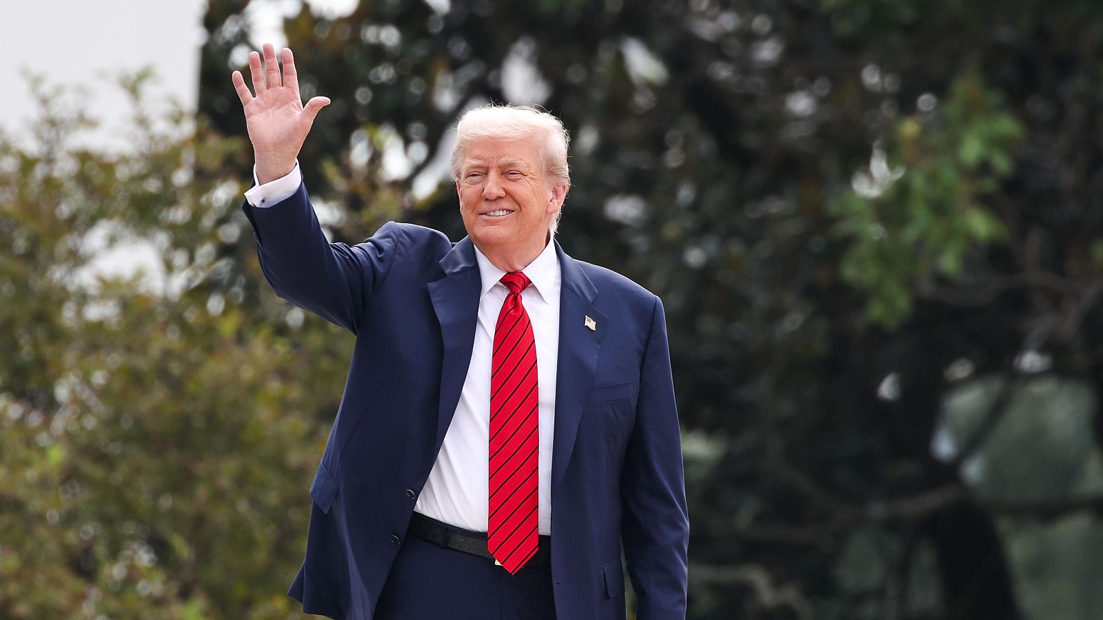 Trump amenaza con aranceles del 35% a la UE - Diario 24 | Ver