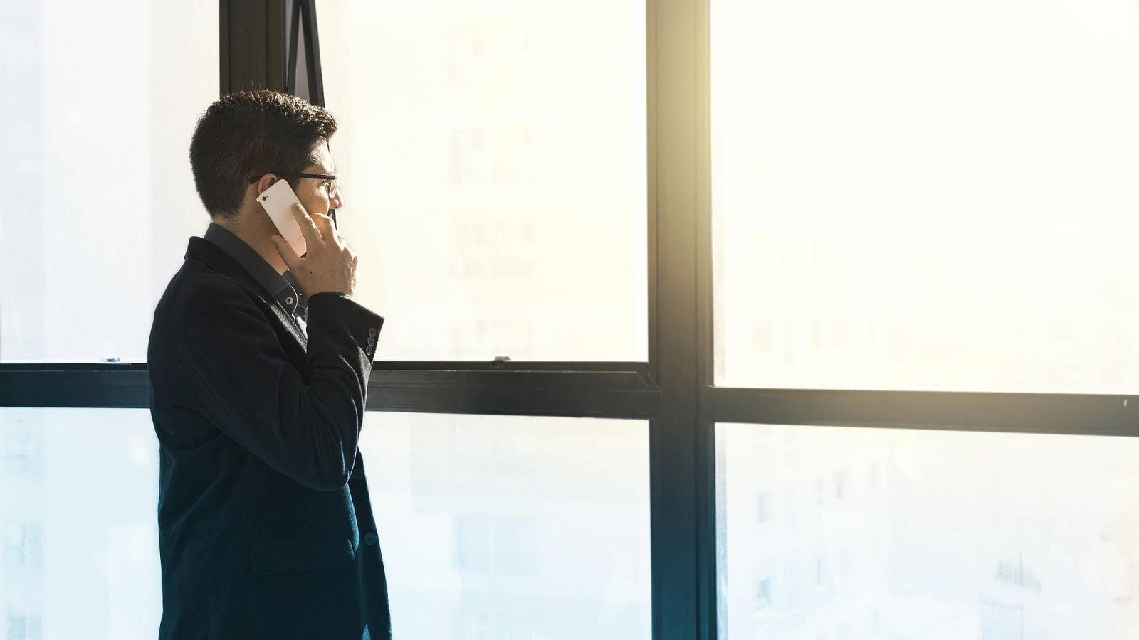 Clonan la voz del jefe con IA para estafar por teléfono - Mañaneros 360 | Ver