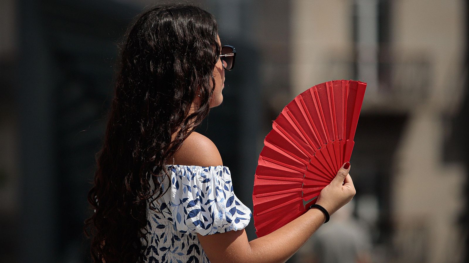 ¿Toleramos menos el calor por el auge del aire acondicionado? - Telediario 1 | Ver
