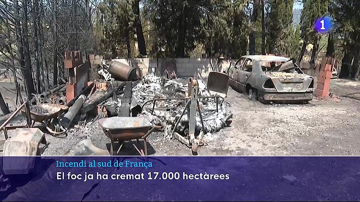 L'Informatiu - Tercer dia de l'incendi al sud de França: els forts vents i les altes temperatures poden revifar-lo