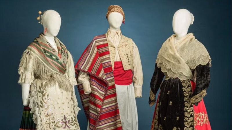 'Raíces', el Museo del Traje expone más de 300 trajes regionales - Telediario 1 | Ver