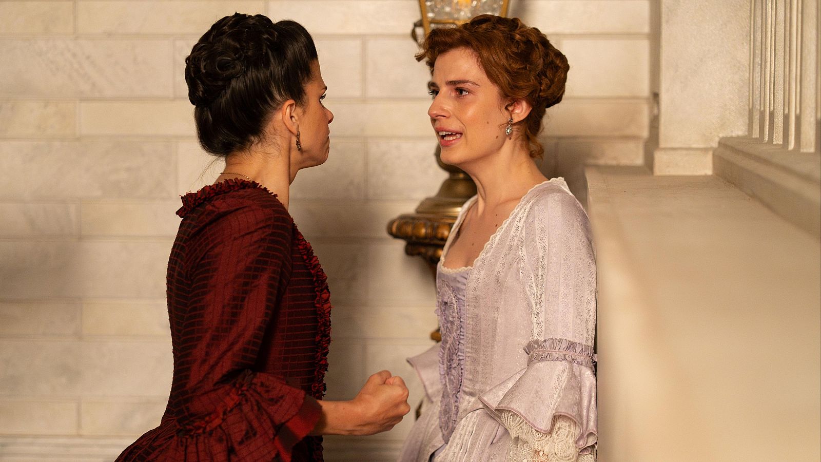 Valle Salvaje - Victoria reprocha a Adriana su relación - Valle Salvaje | Ver