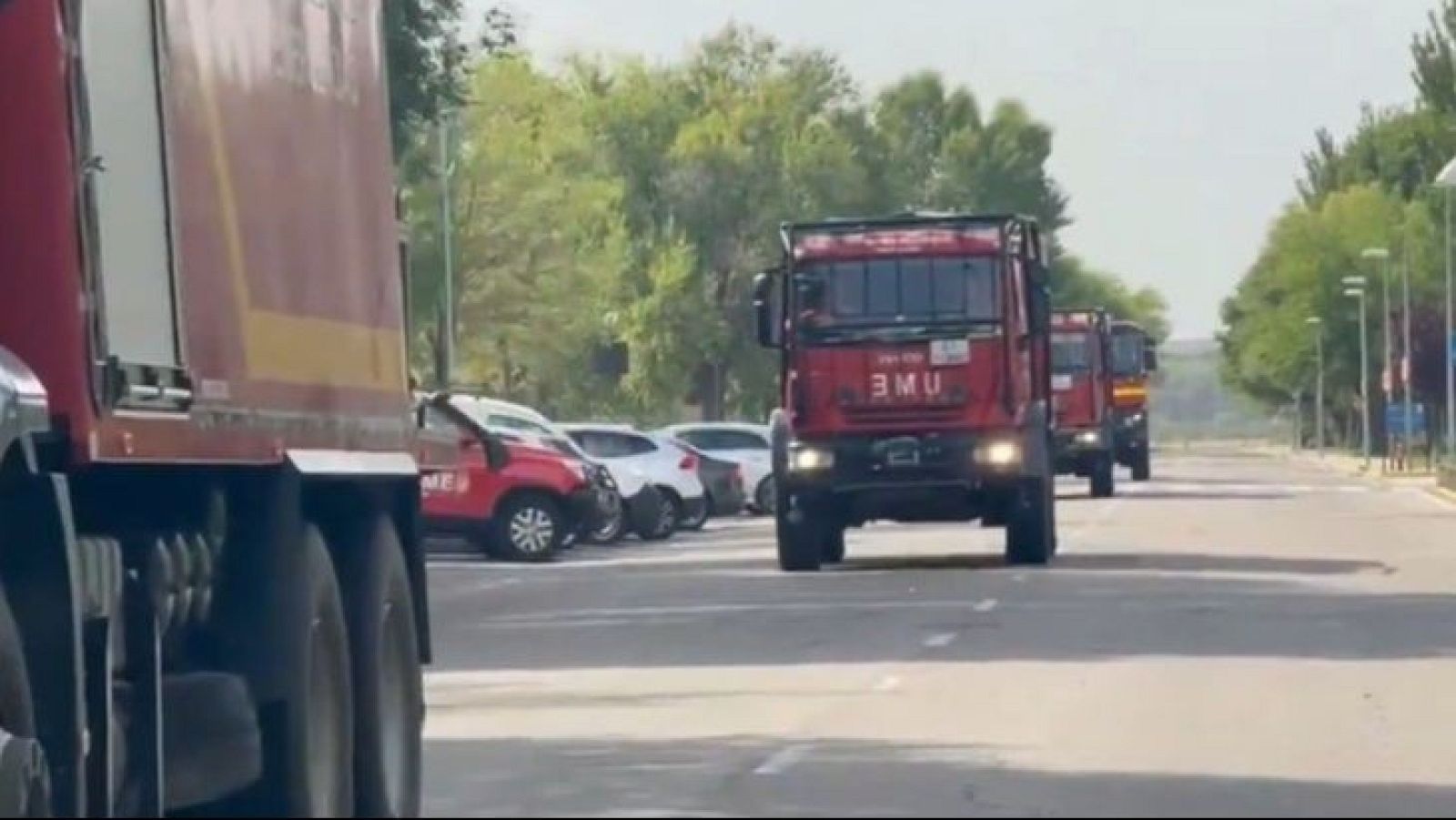 Persisten las labores para extinguir un incendio en San Bartolomé de Pinares (Ávila) - Informativo 24h | Ver