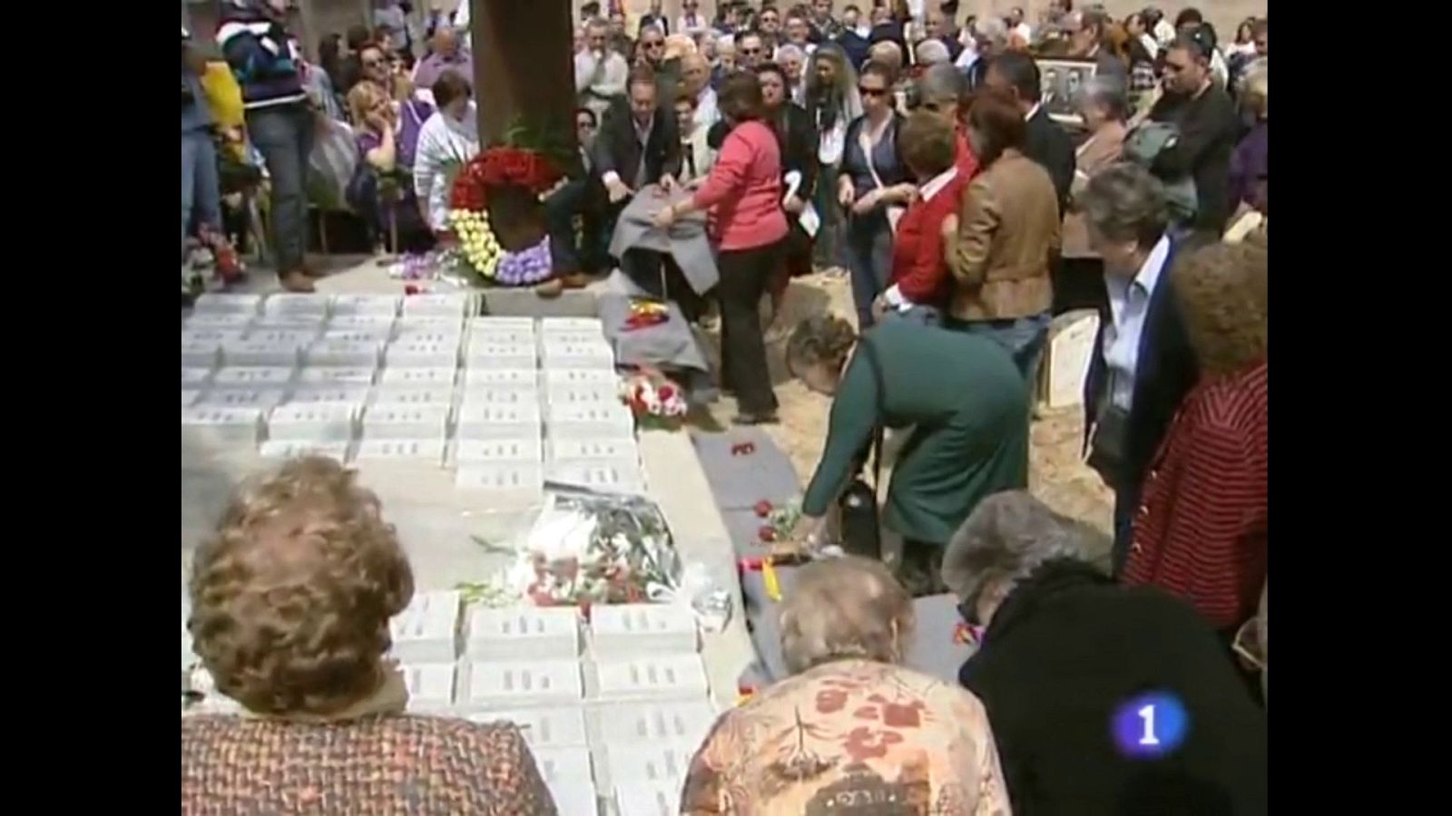 Entierro de represaliados de la "Fosa de las mujeres" (Palencia) | Ver ahora