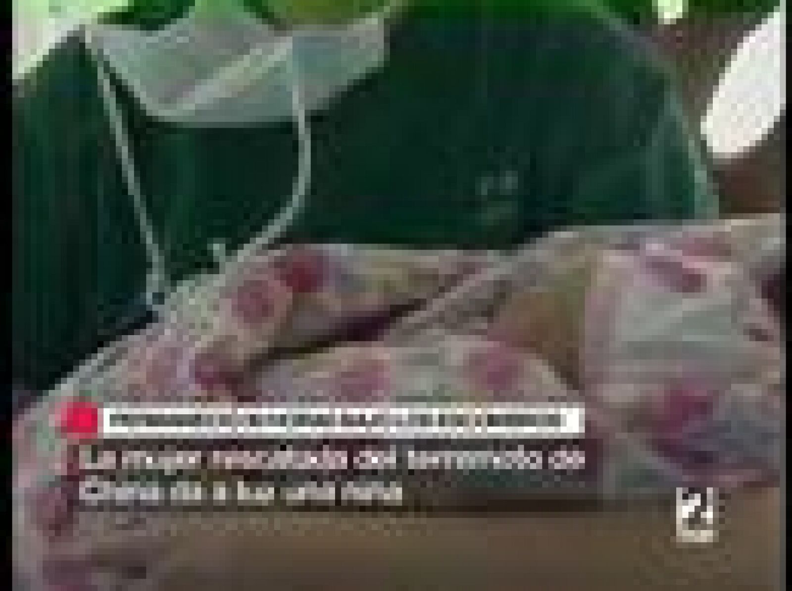 Da a luz la mujer que sobrevivió 50 horas bajo los escombros después del terremoto en Sichuan | Ver