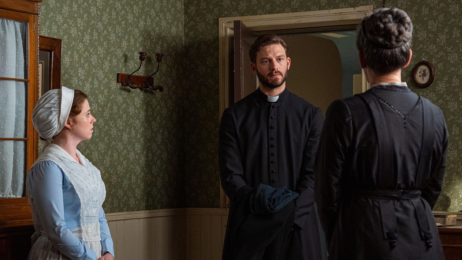 La Promesa: Samuel nunca dejó de ser cura