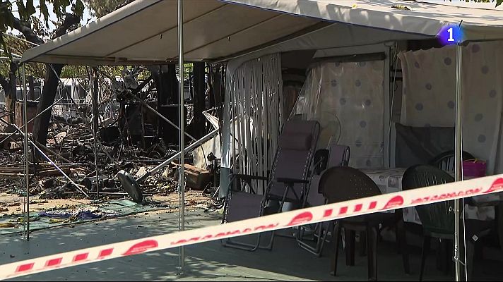 L'Informatiu - Evacuades 1.700 persones d'un càmping del Vendrell per dos incendis
