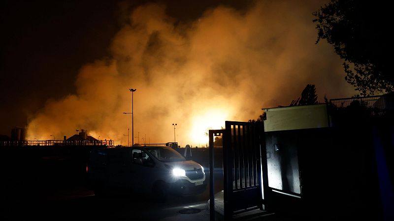 Dos heridos y varios desalojos en un incendio en Tres Cantos, Madrid - Informativo 24h | Ver
