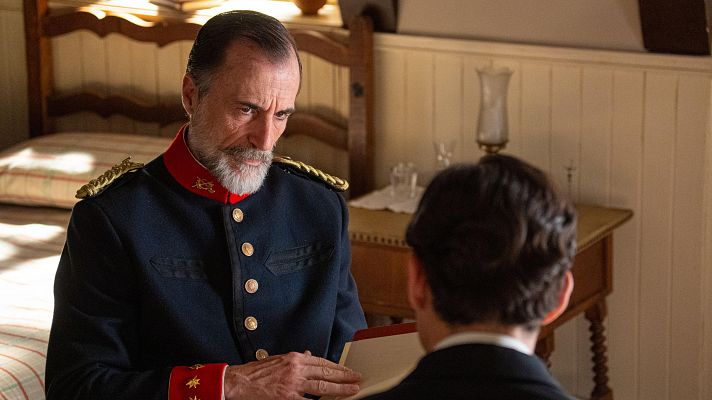 La promesa - La Promesa: Curro entrega las pruebas al coronel Fuentes