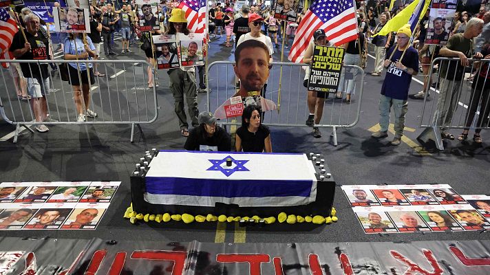 Telediario 2 - Exmilitares y familiares de rehenes israelíes protestan contra el plan de Netanyahu de ocupar la Ciudad de Gaza