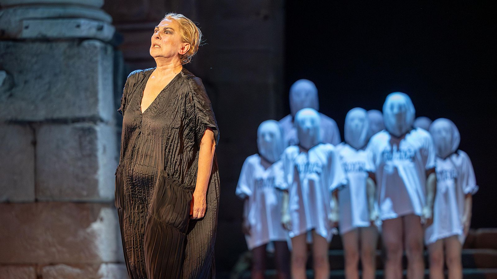 'Las Troyanas', de Eurípides, en el Festival de Mérida - Telediario 1 | Ver