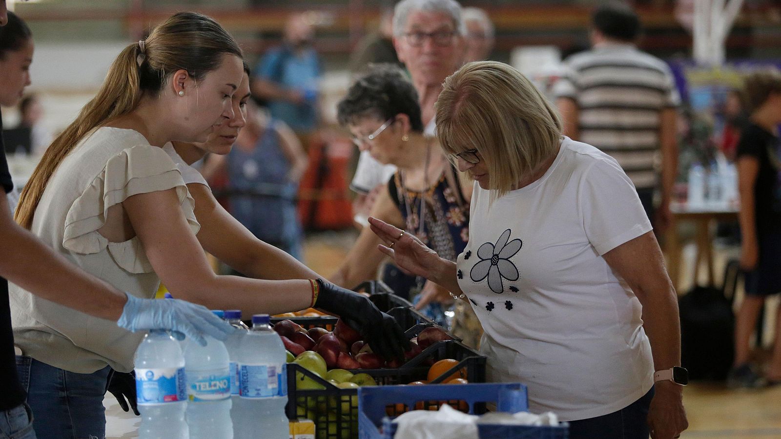 Miles de desalojados por el fuego en Castilla y León | Ver