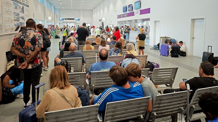 Telediario 1 - Interrumpida otra vez la línea de alta velocidad entre Madrid y Galicia por la reactivación del fuego