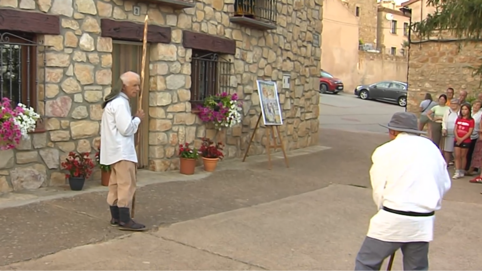 Los vecinos de Adobes interpretan 'El Quijote' en una obra | Ver