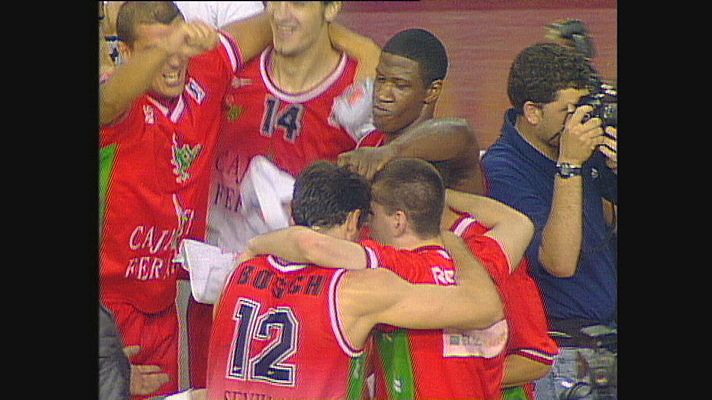 Deportes en el Archivo de RTVE - Fiesta en San Pablo: el Caja elimina al Real Madrid y se mete en la final de la ACB 1998 / 99