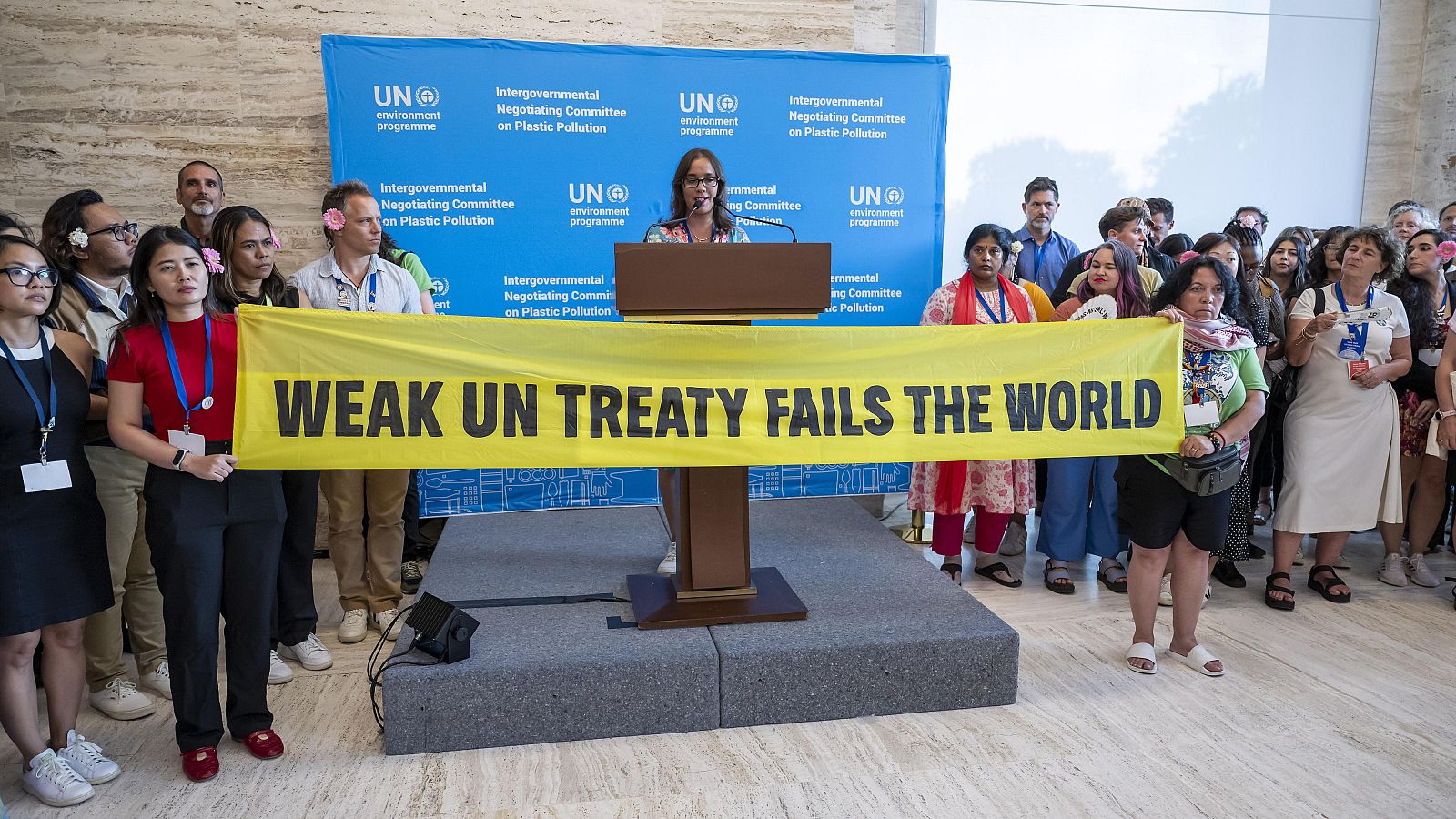 El tratado global contra la contaminación por plásticos encalla | Ver