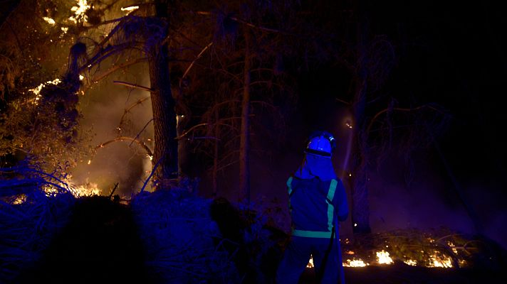 Telediario 1 - Los vecinos de Ourense combaten los incendios, que dejan más de 31.000 hectáreas afectadas