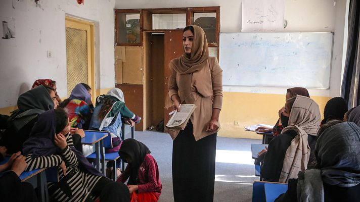 Telediario 2 - Cuatro años de represión talibán y resistencia femenina en Afganistán