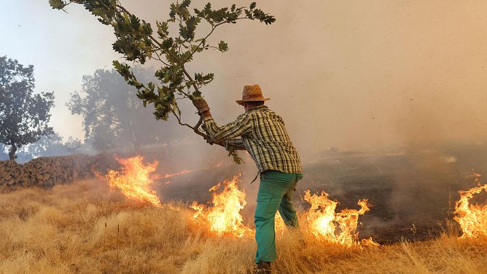 Telediario 2 - Cuatro miembros de la UME hospitalizados por el incendio en León