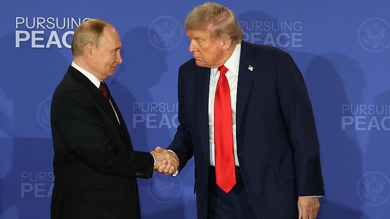 Concluye sin acuerdos la reunión entre Trump y Putin en Alaska - Radio 5 Actualidad | Ver