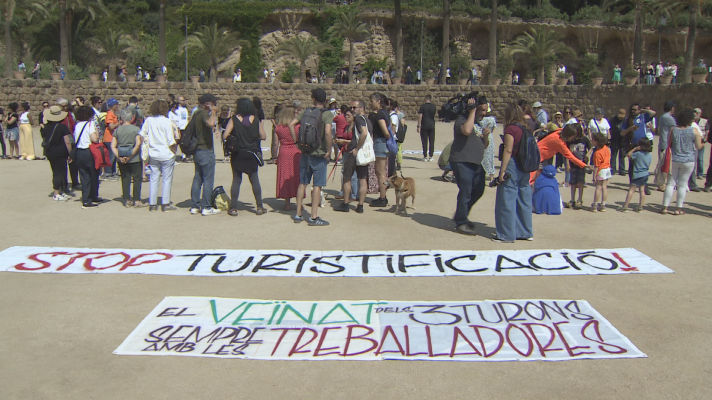 L'Informatiu - Les dues cares del turisme