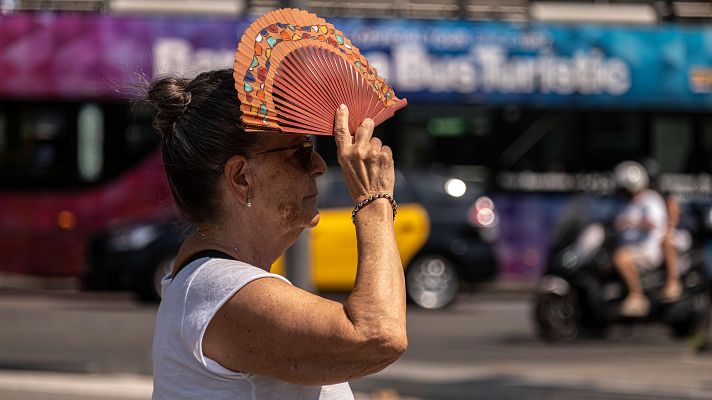Telediario Matinal - Seis comunidades en aviso rojo por temperaturas de hasta 44 °C este domingo