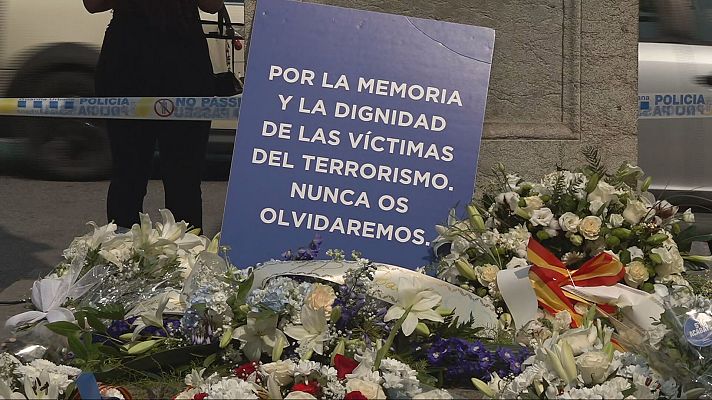 L'Informatiu - Toc d'atenció de les víctimes en el vuitè aniversari del 17A