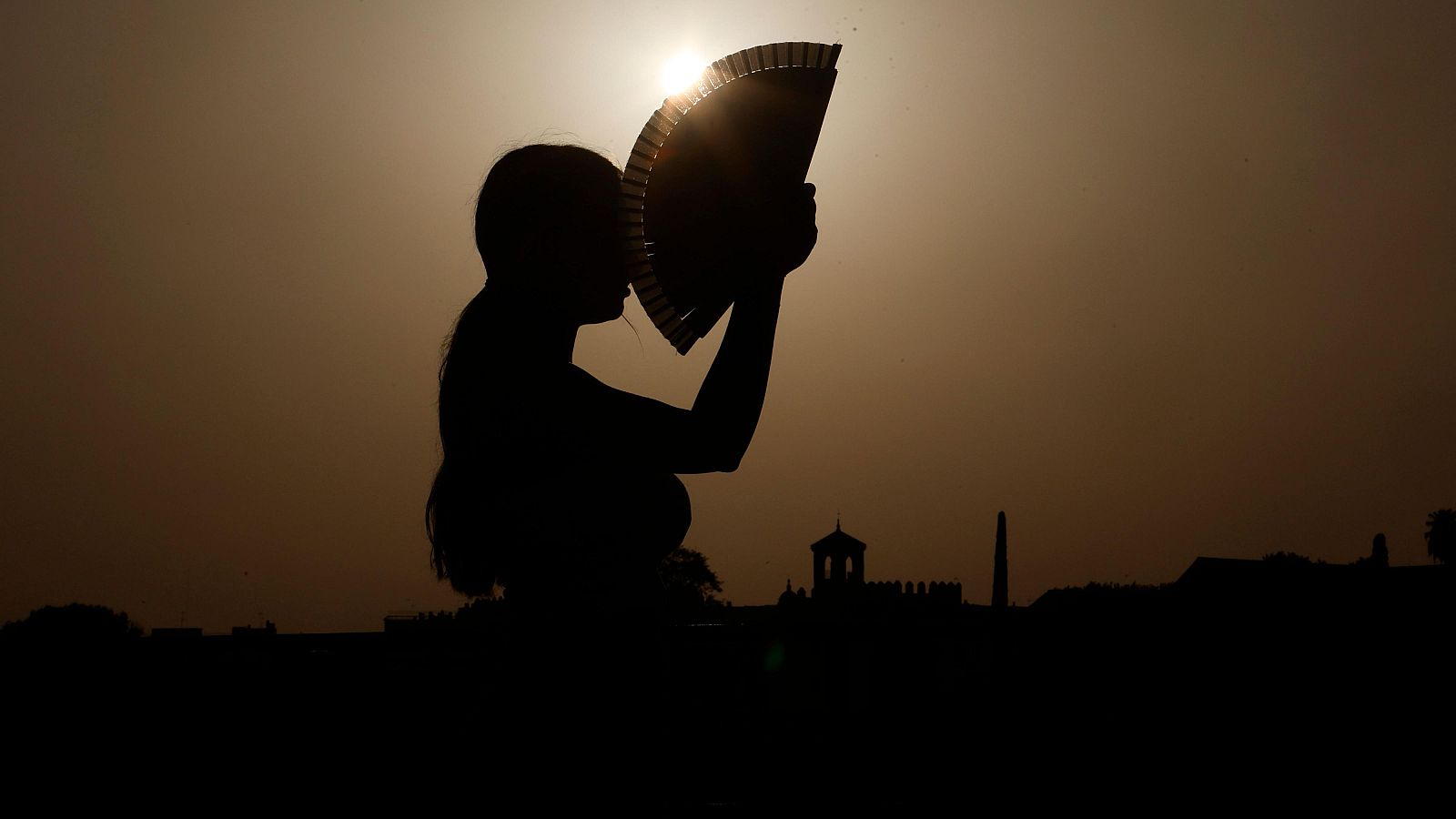 El día más caluroso del año: ocho comunidades en aviso rojo - Telediario Fin de Semana | Ver