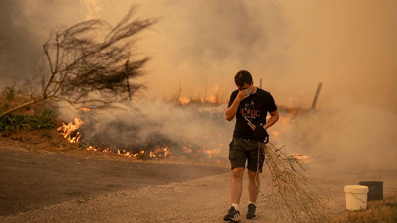 Una vecina de Valdeleón sobre el incendio que amenaza a su pueblo: “Necesitamos protección por lo menos para los vecinos” - La hora de La 1 | Ver