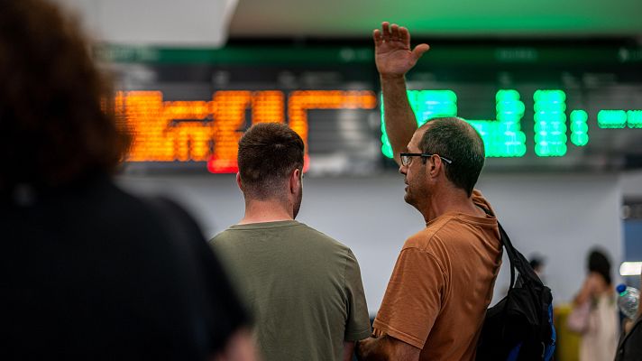 Informativo 24h - "Renfe nos ha dicho que no podíamos salir"