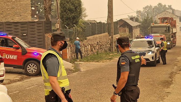 La tarde en 24h - Decenas de vecinos deciden quedarse San Martín de Castañeda para ayudar a combatir el fuego