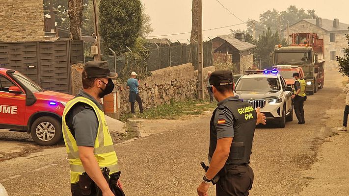 Telediario 2 - El avance del fuego obliga a desalojar diez localidades en Zamora
