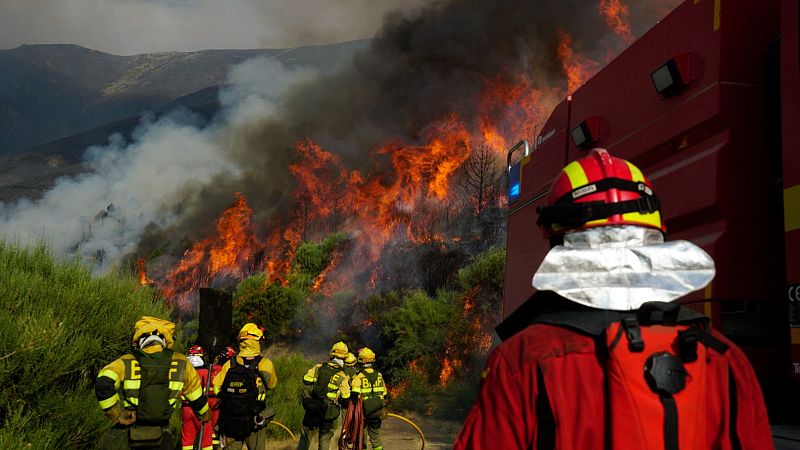 Efectivos de Alemania y Cataluña se suman a las labores de extinción en Extremadura | Ver