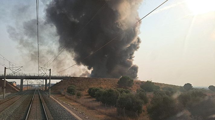 Telediario 2 - Cortada la circulación ferroviaria entre Madrid y Andalucía por un incendio en Toledo