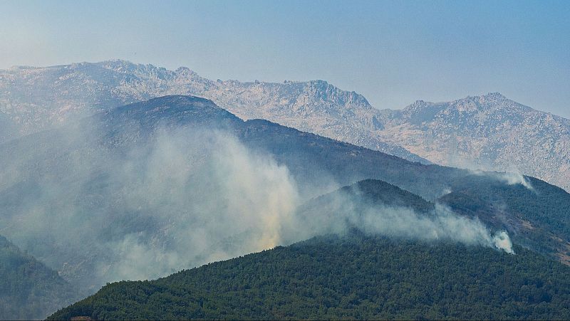 Mejora el pronóstico del incendio en Jarilla - Telediario 2 | Ver
