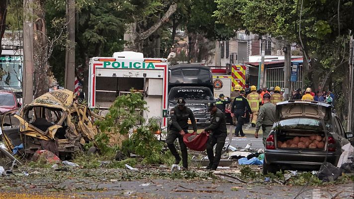 Telediario 1 - Seis muertos y más de 70 heridos por un atentado en Colombia