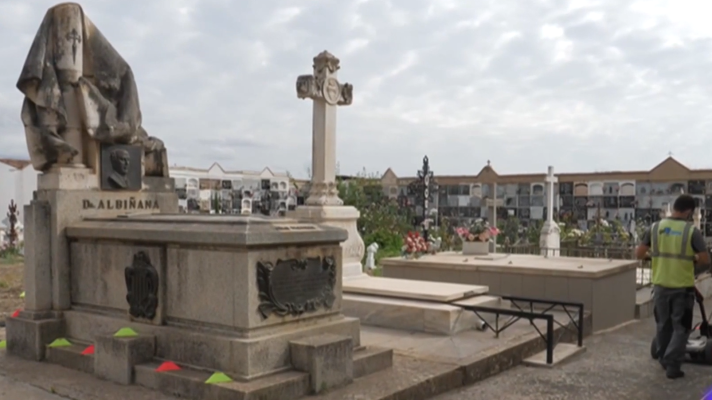 L'informatiu - Comunitat Valenciana - Fosa con nueve represaliados en un mausoleo de Enguera (Valencia)